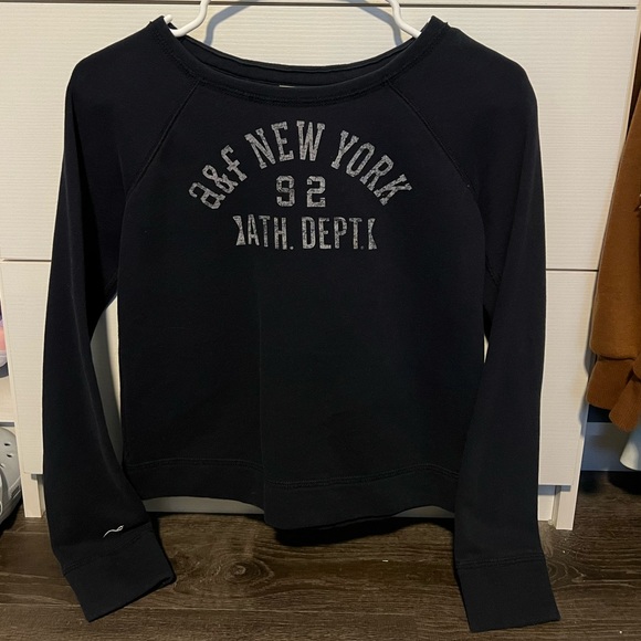 Abercrombie&Fitch long sleeve navy crewneck - Picture 1 of 3